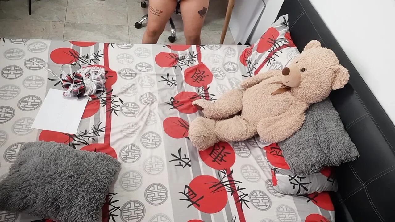 My girlfriend sends me a video in lingerie showing me her tattoos.