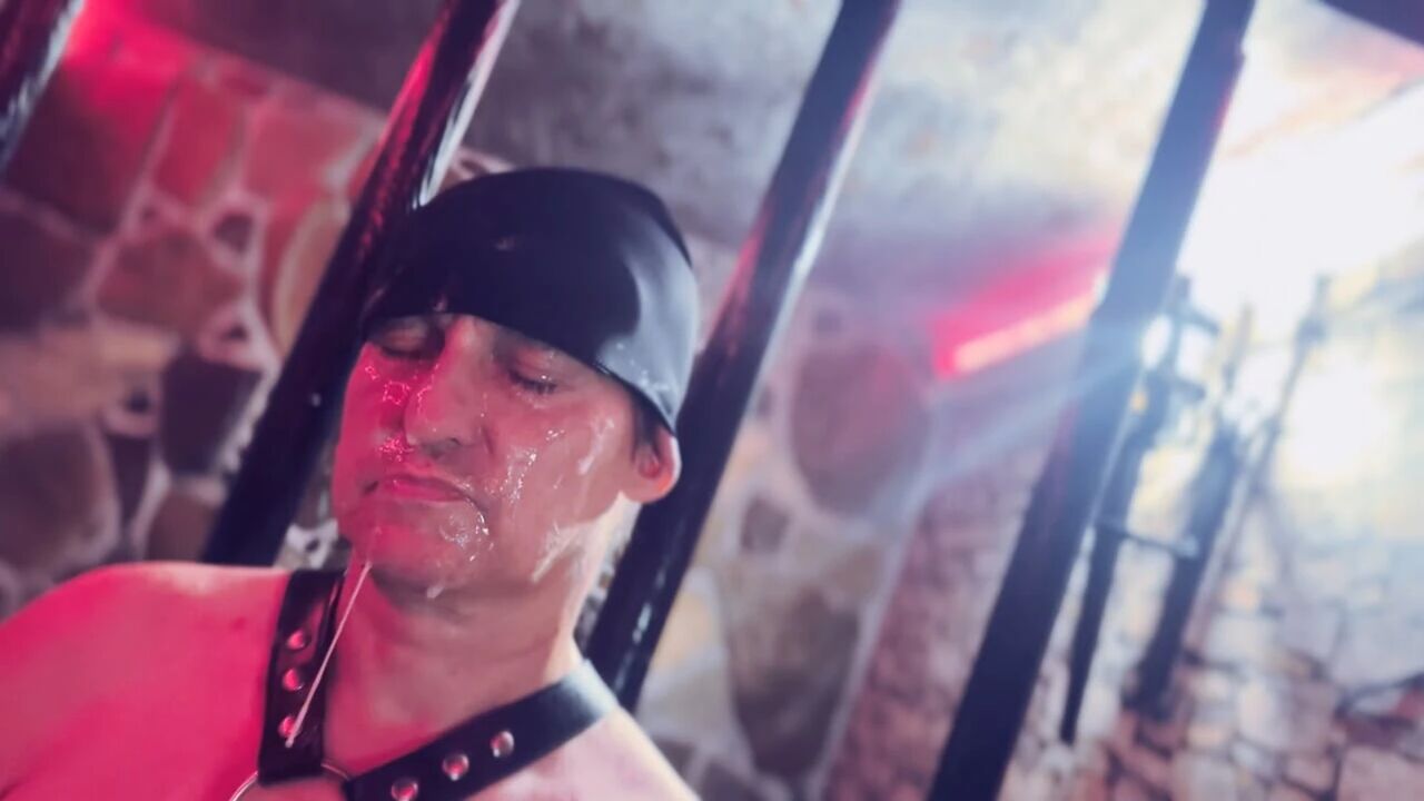 EXTREME SPITTING in the medieval Prison 866