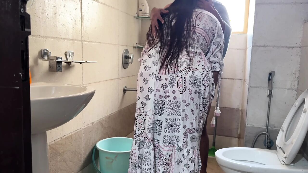 stepson saw MILF Saara naked after shower and couldn’t hold his cock away from her wet cunt