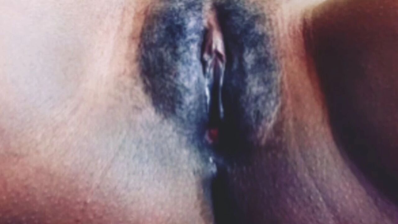 Solo female masturbation - black pussy getting rubbed
