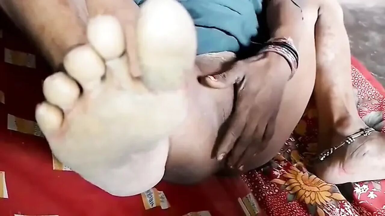 Desi hot pussy that needs hot fingering