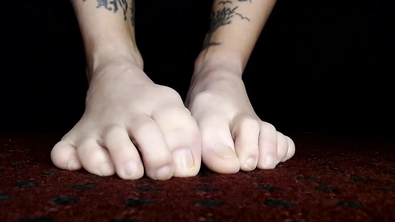 Long Toes Wiggling Toes