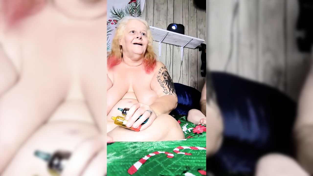 Masterbating Momma with New Toy Ended up Squirting in His Face