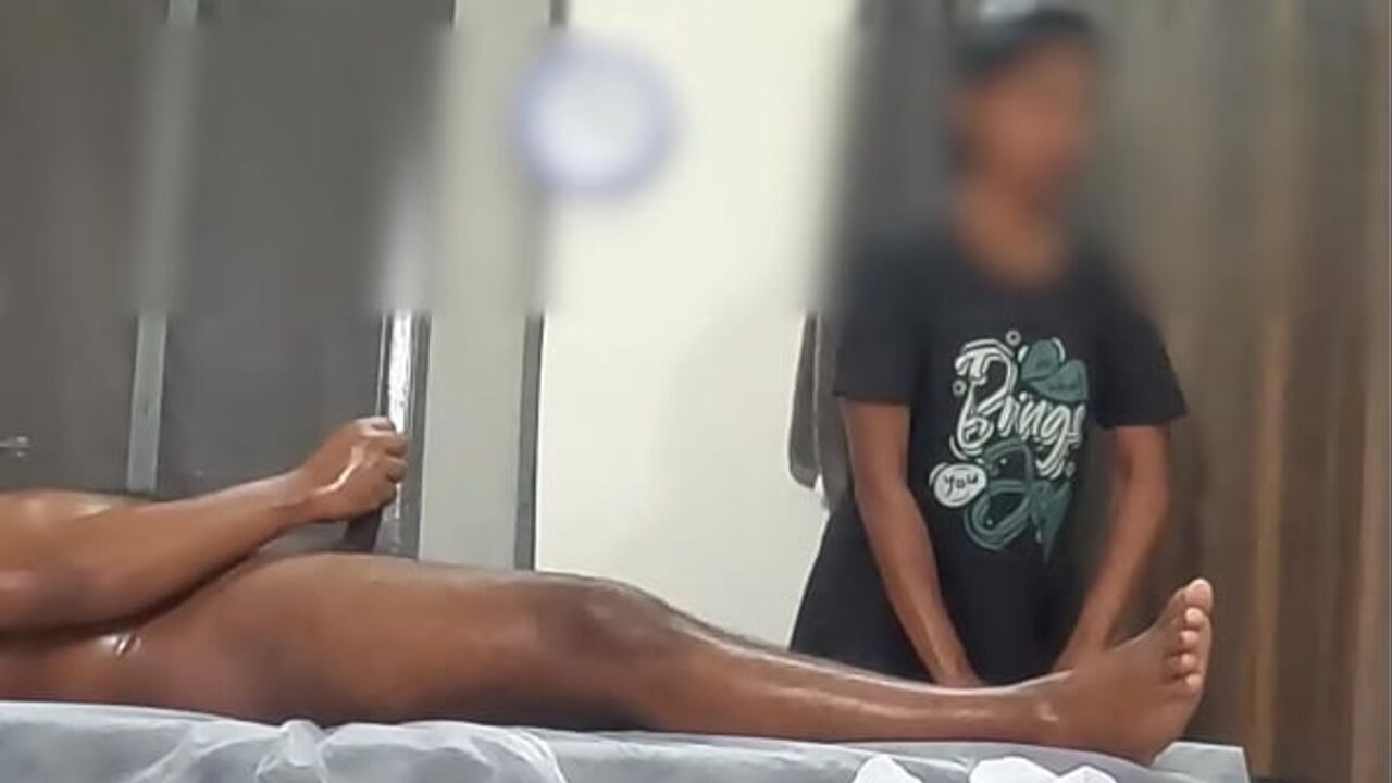 spa lady SHOCKED seeing customer dick