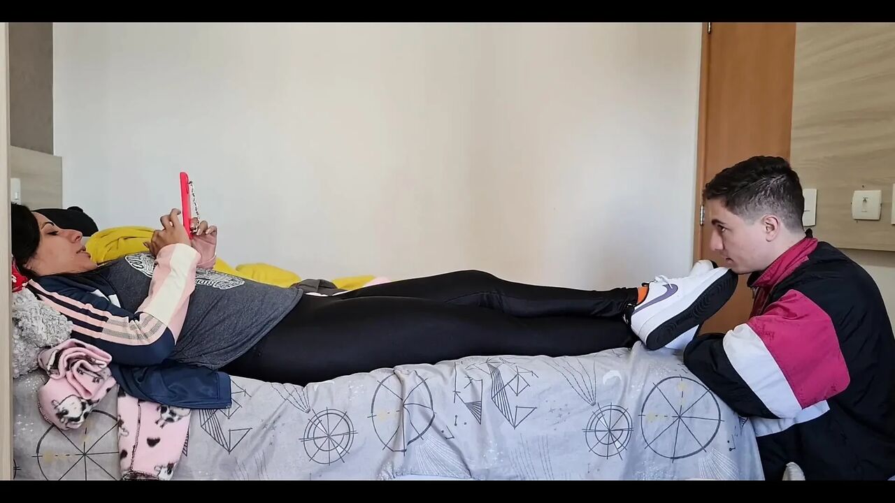 Kiffa Makes Her Cuck Clean the Same Dirty Sneakers Used on Her Date