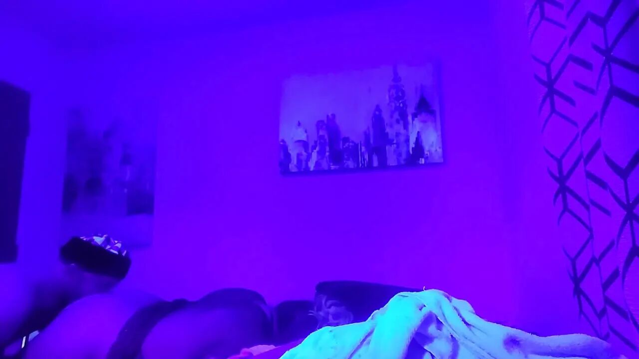 Her first time rolling on x She squirts every where.