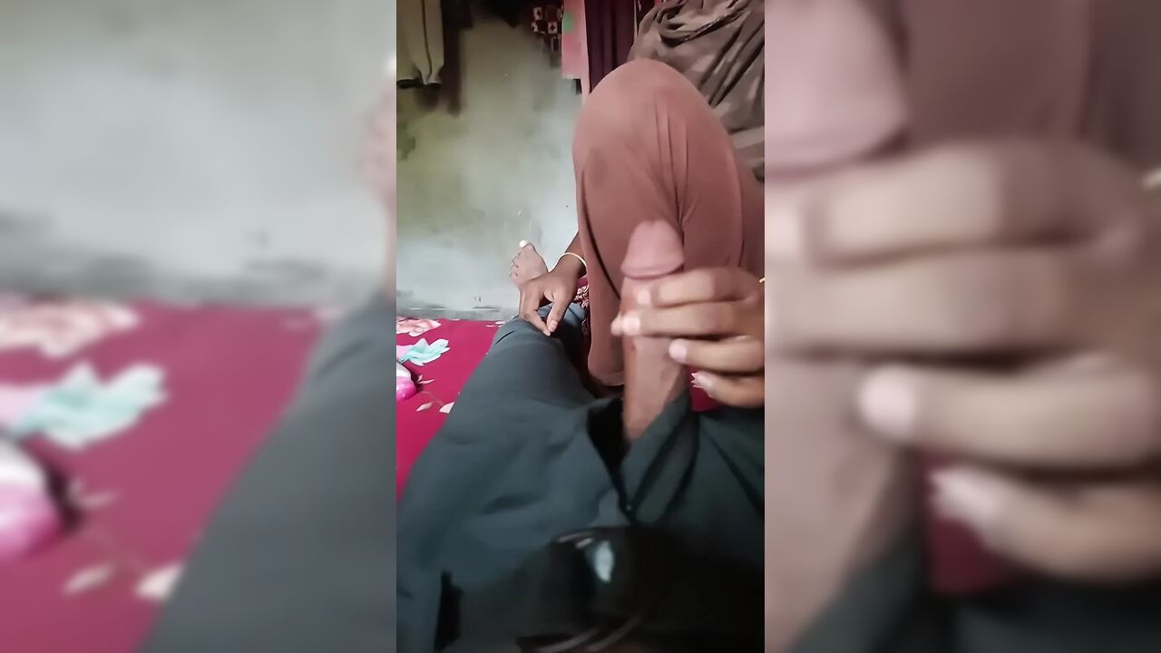 Deshi wife given handjob her husbend