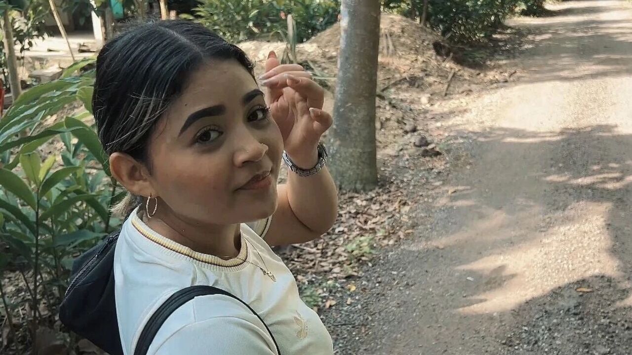 I Met a Girl on the Way to the Beach and She Took Me to Live Something I Didn't Expect