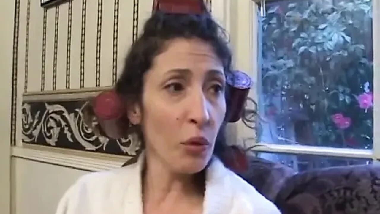 Sexy mature having fun with younger girl