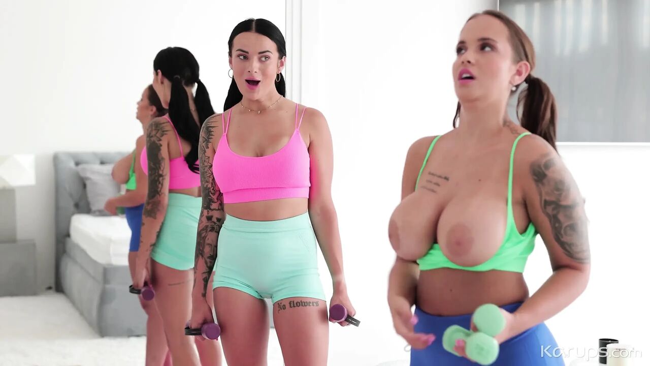 Bouncing Busty Super Squirters