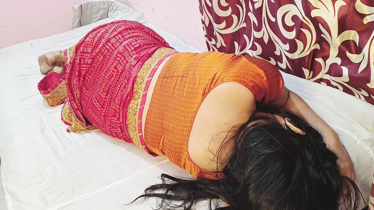 hot bhabhi ko leta dekh saree utar kar choda