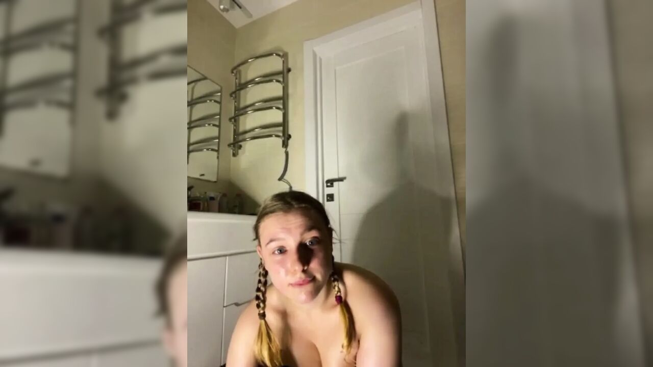 Sloppy blowjob and sitting on the cam