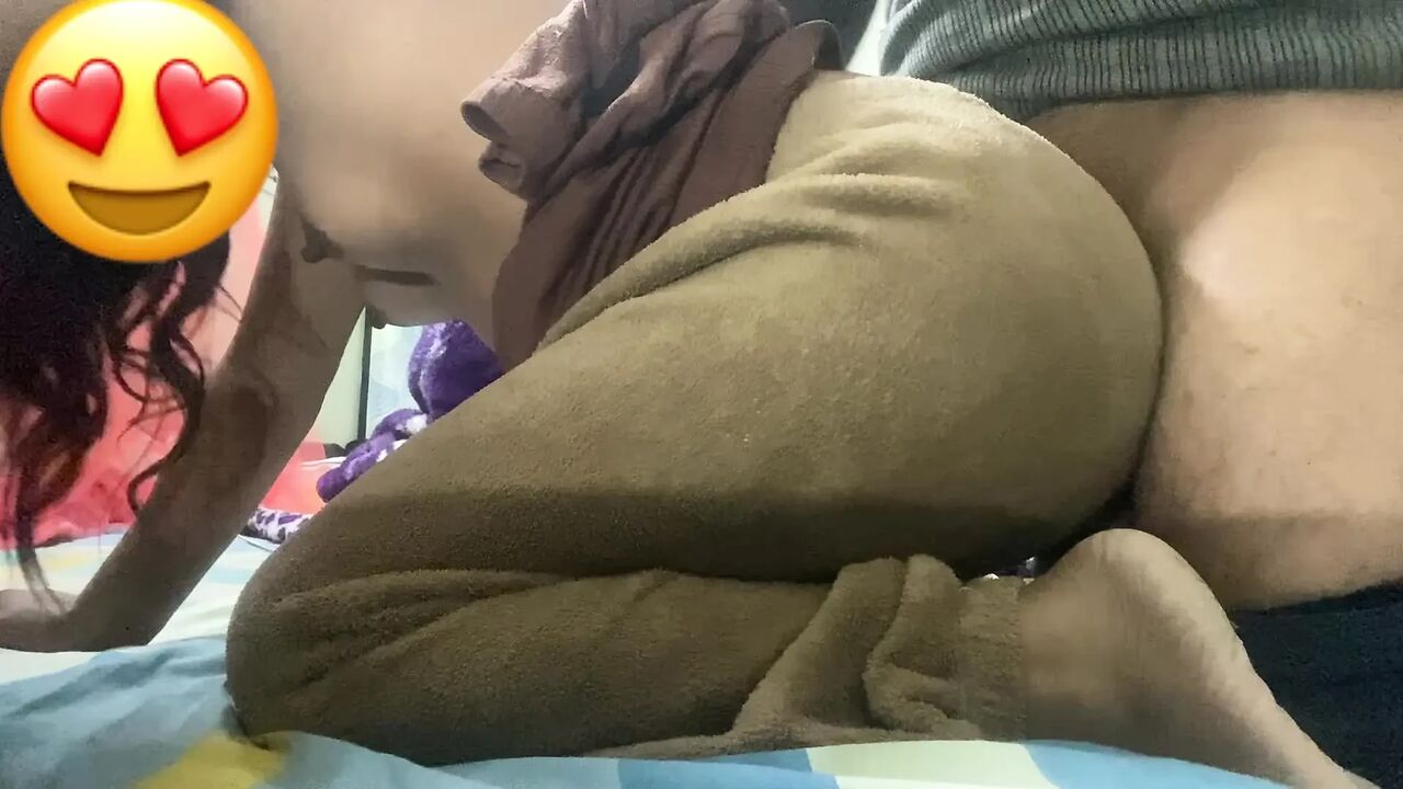 small tits girls fucking video