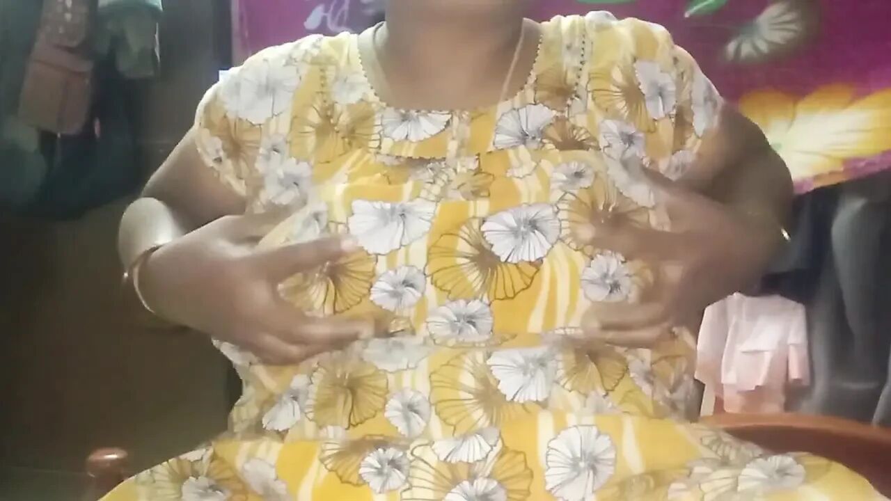 Indian National Woman Masturbates in Solitude When Her Tamil Husband Is Not at Home