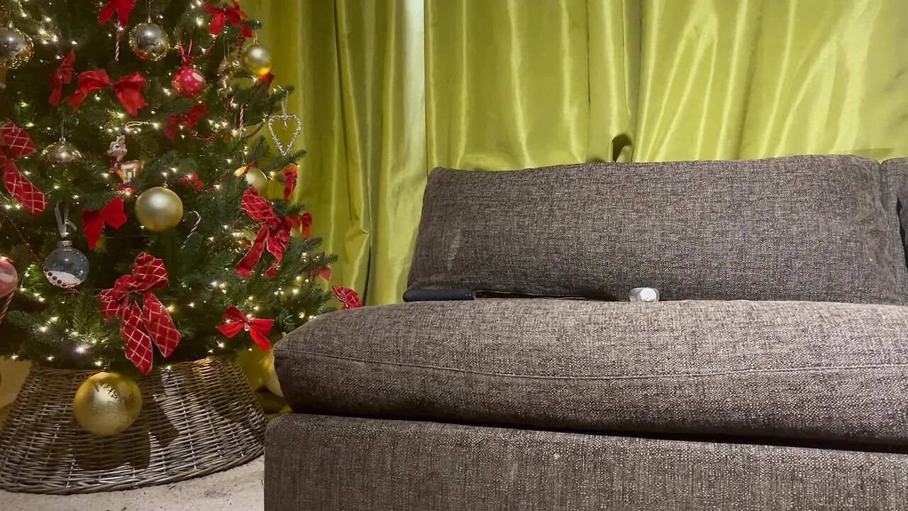 Santas Little Helper Finger Banging and Hard and Fast Oiled up Christmasturbation Under the Christmas Tree