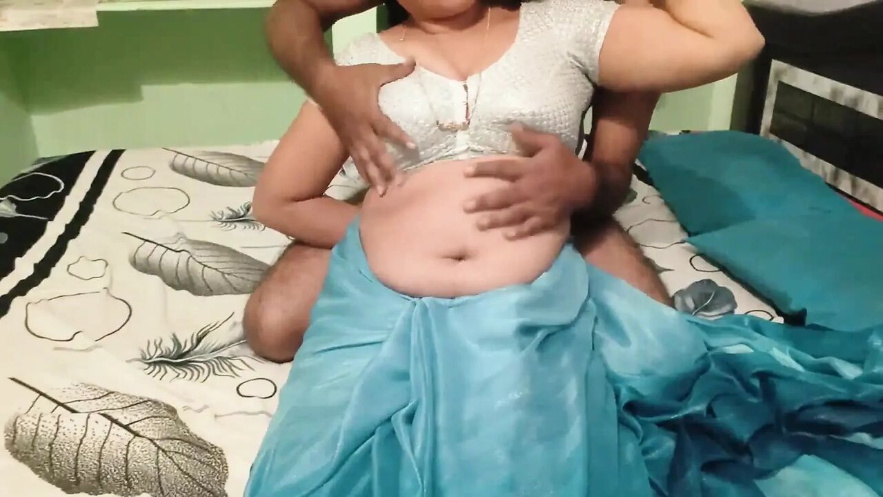 Desi Bhabhi's New Saree Sex Showing Her Juicy Pussy