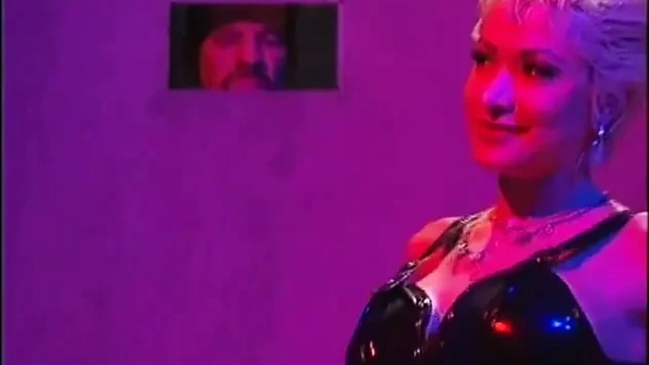 MILF banged at the glory hole