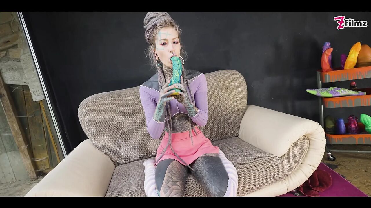 Tattooed Hippie's ANAL Fucking with Big Toy and Get Fuck by Real Big Cock