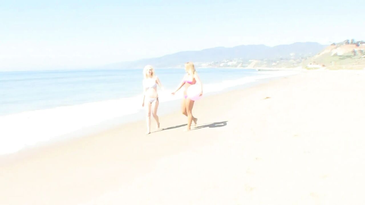 Lesbian licking action of two sweet blond babes