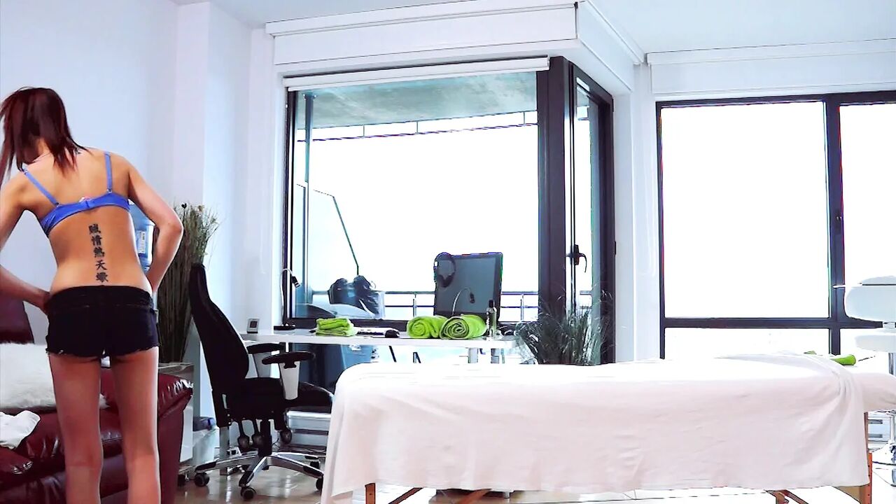 My First Hot Erotic Massage with A Happy End