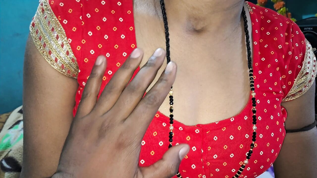 Indian Bhabhi Red Blouse sucking dick till cum in mouth