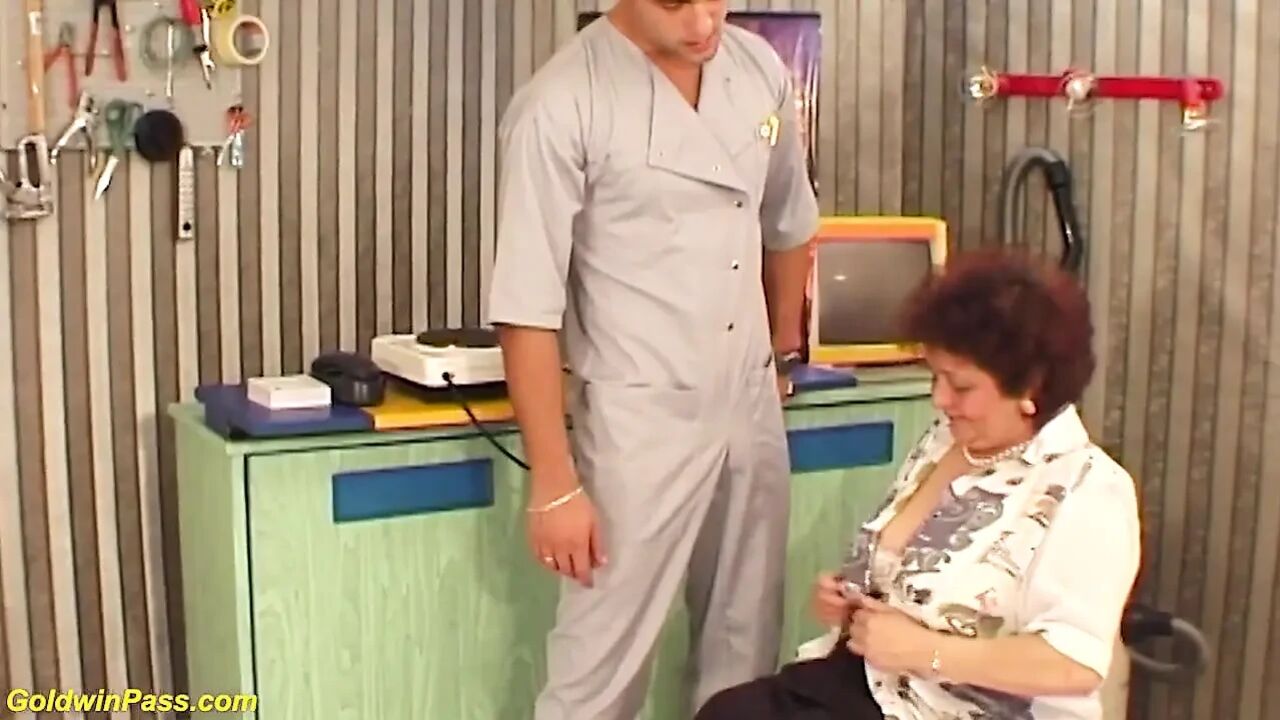 BBW grandma rough fucked by her toyboy