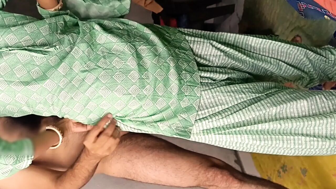 Desi maal ko ghar pe bulakar choda Beautiful hot girl Priya first time Painful sex with CLASSMATES clear Hindi audio