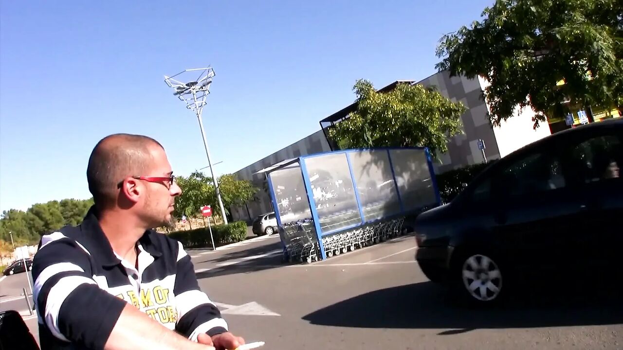 Blonde chick drains big pecker in the car