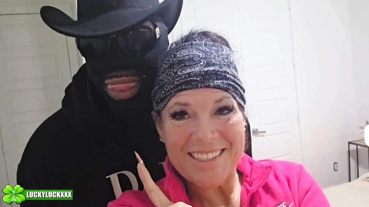 Lucky Gurl Hollee Huntress Sidequest - Hotwife Gives the Best POV Blowjob