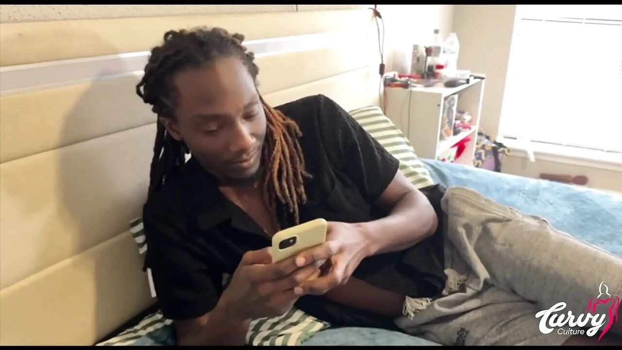 Roommates Secret Romance Queen Monroe with Mrblvckrose