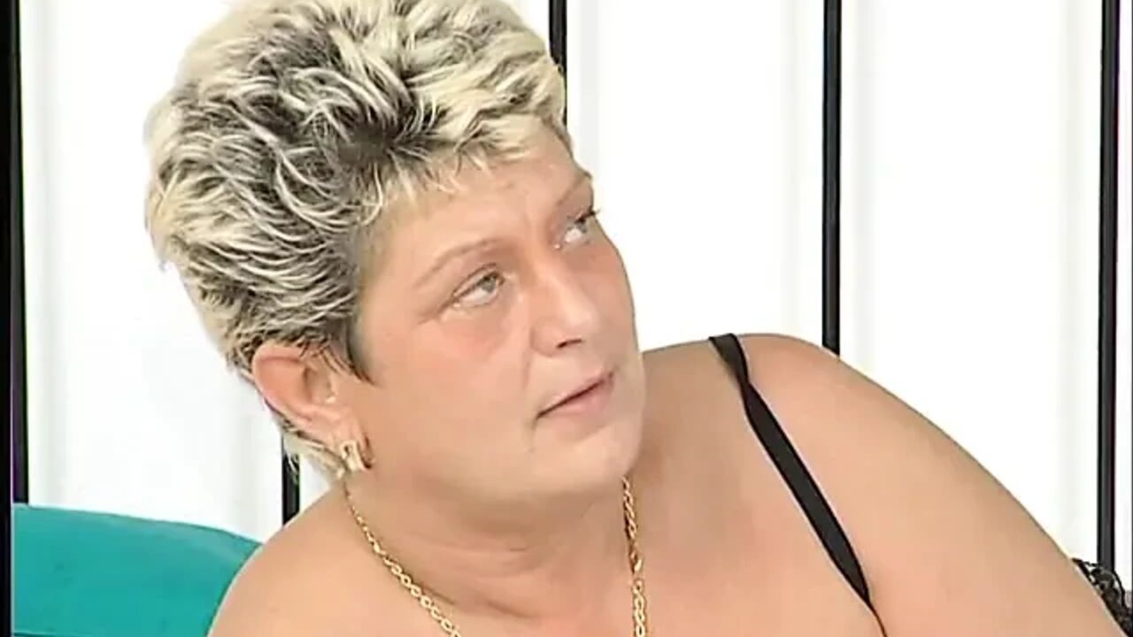 Chubby older woman gets fucked by a young guy