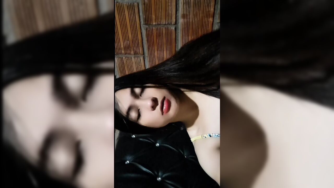 Mi padrastro me masturba deli