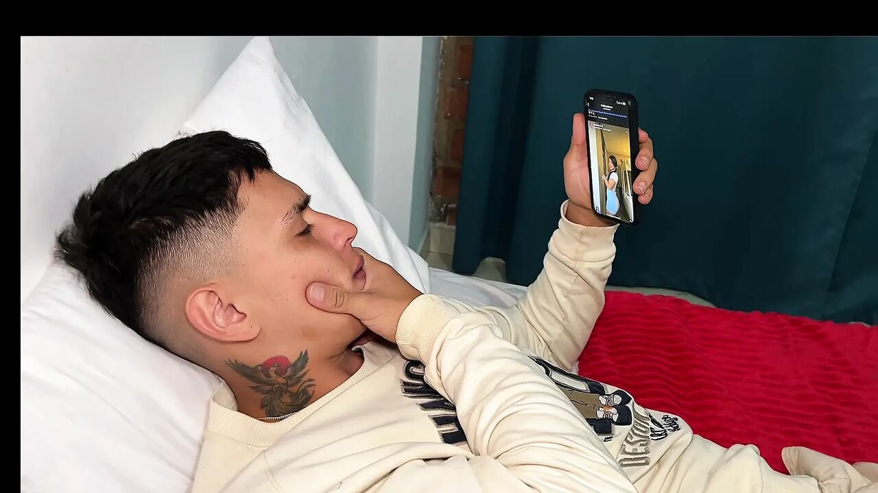I Fuck A Fan In His Dreams And I Fulfill His Christmas Fantasy