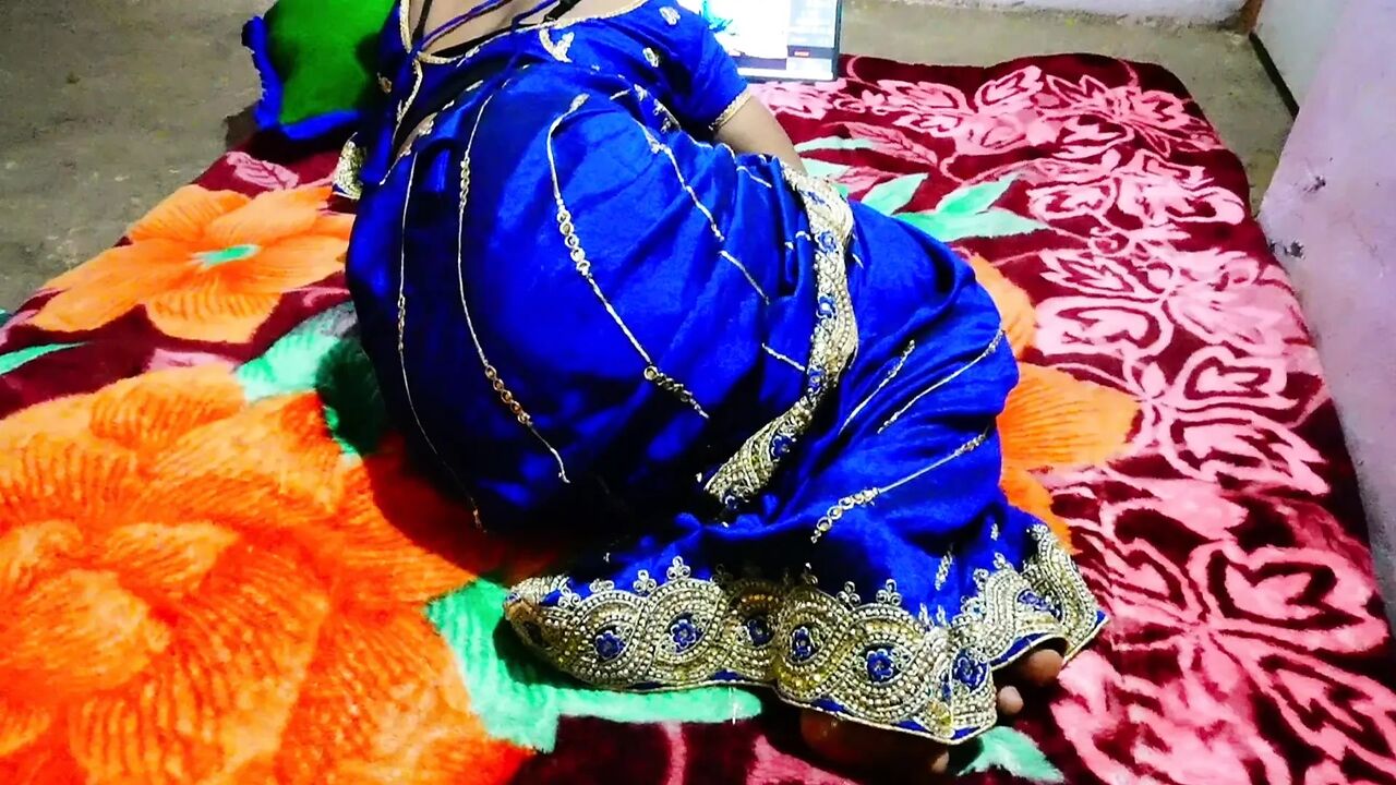 Meri gharwali ke sath sex ke maje le rahe hain