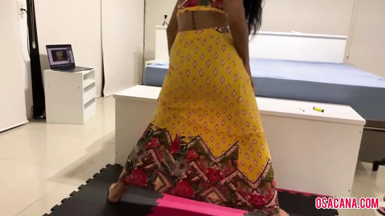 Hot girl rolls to the sound of funk before sitting on the cock