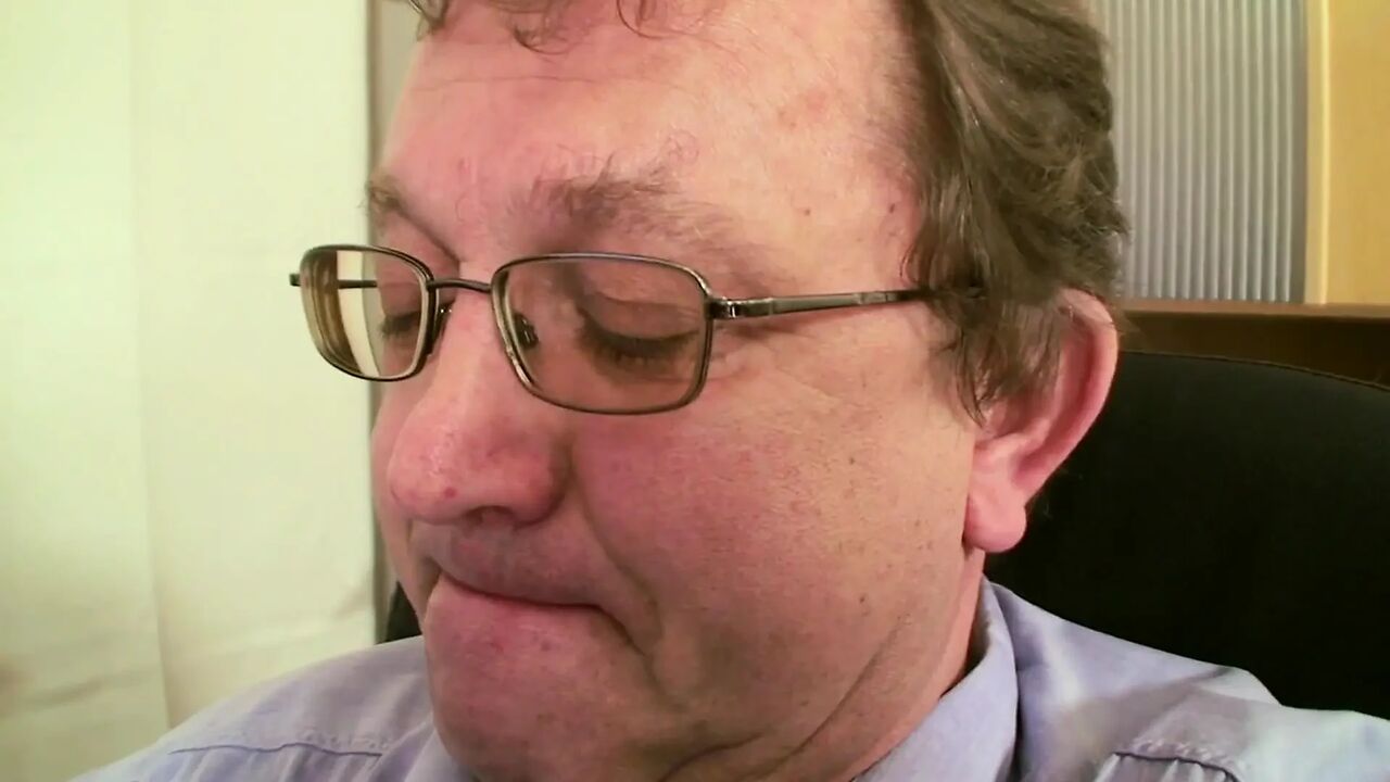 Teen fixing her grades by fucking with principal