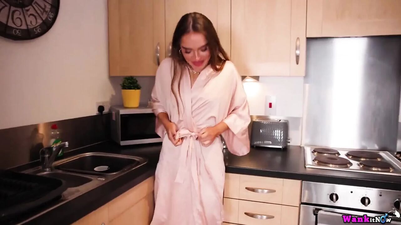 Lola Elle Uses Her Curves And Dirty Teasing To Push You To Release