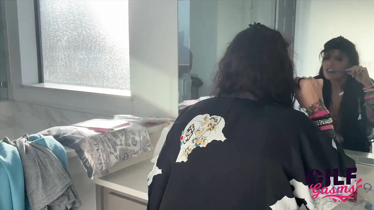 Afternoon Fun as Hollee Huntress Fucks Samson Blaze