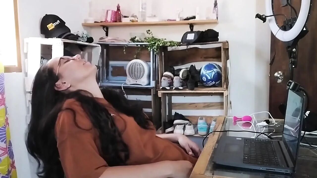 I Get Tired of Work and Fuck Me in the Bedroom Very Delicious and Chorreo All the Place