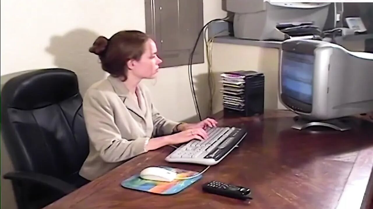 Horny babe fingers her pussy on the desk