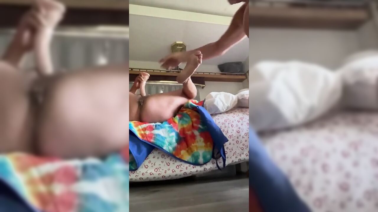 Frenchy dildo squirt