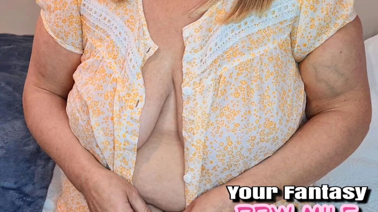 Hairy Pussy at Bedtime - Homemade Erotica by Mature Amateur Milf Cheating Slut