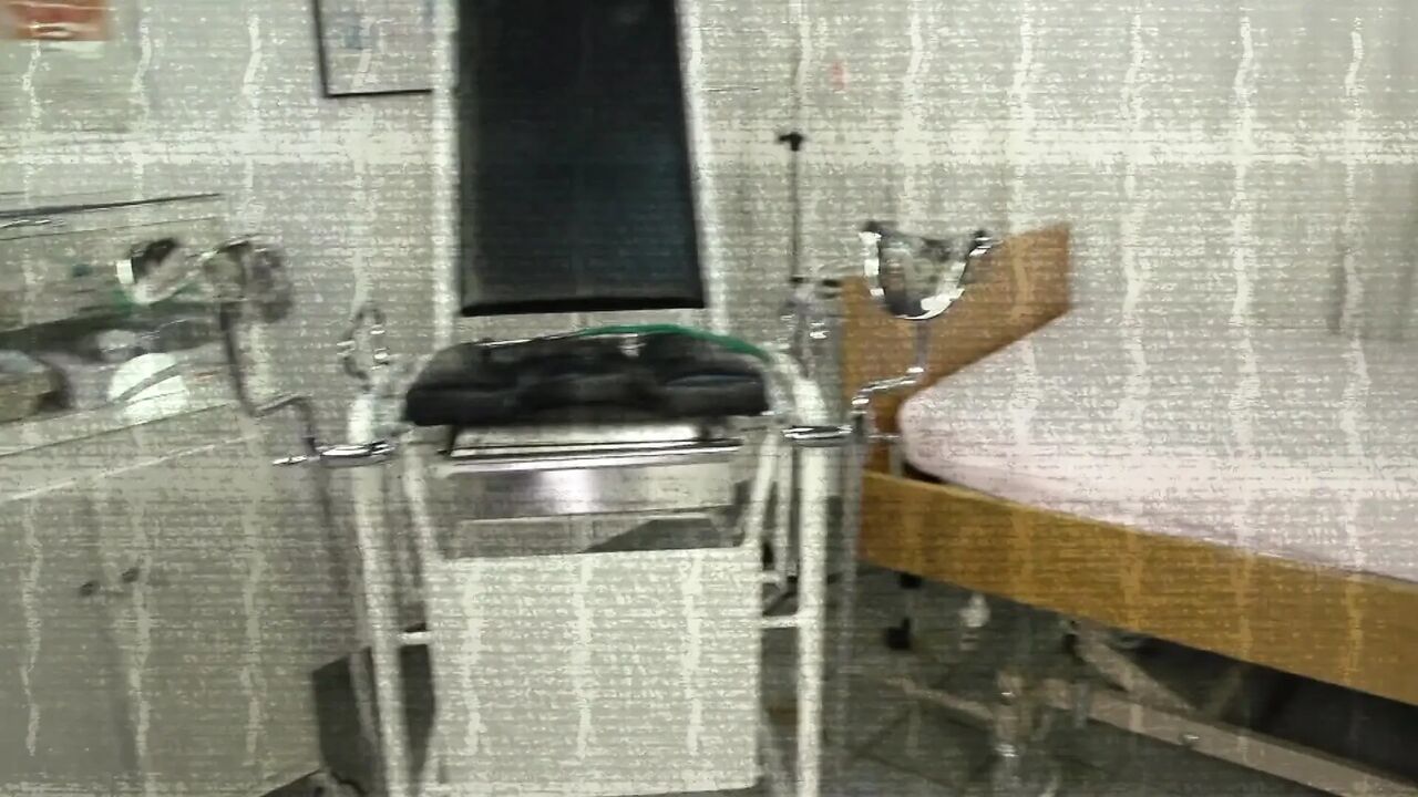 Hot girls do threesome fuck, ass fucking and squirts sex clips