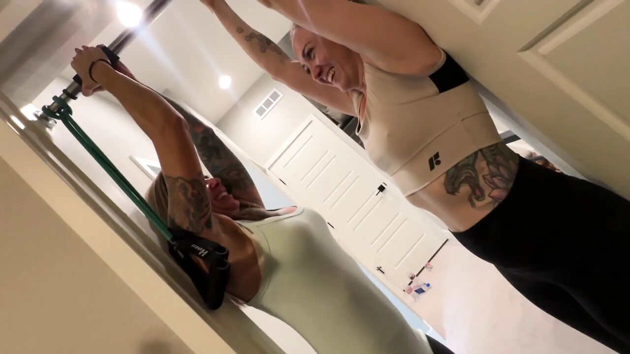 Double Blowjob 2 Girls Totally Drained Balls of 1 Guy