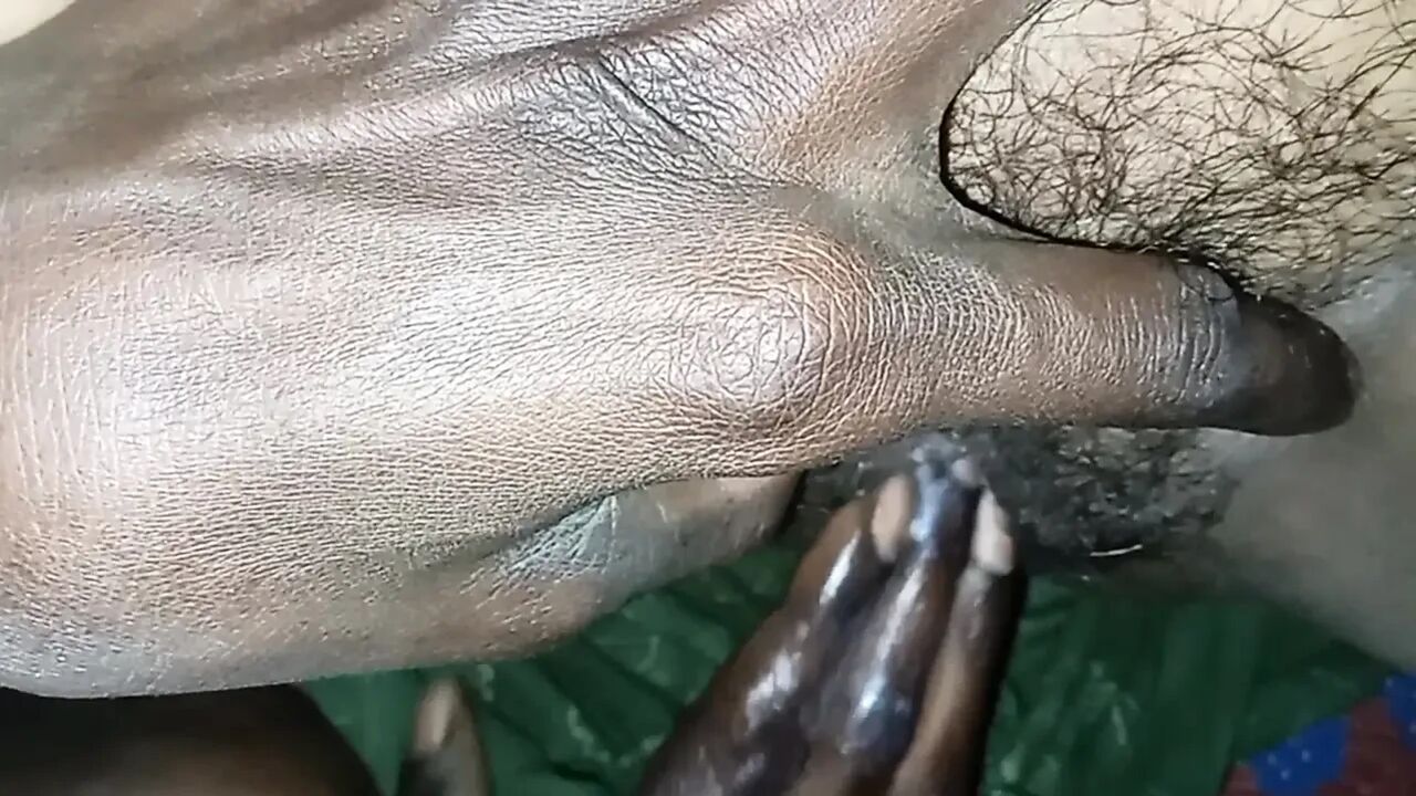 Desi bhabhi ki chut mein maje se finger Kiya and chudai ki