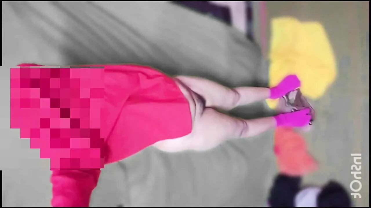 Mine was very angry, my stepbrother surprised me to see her, she was lying naked. He came and asked me to press the big boobs