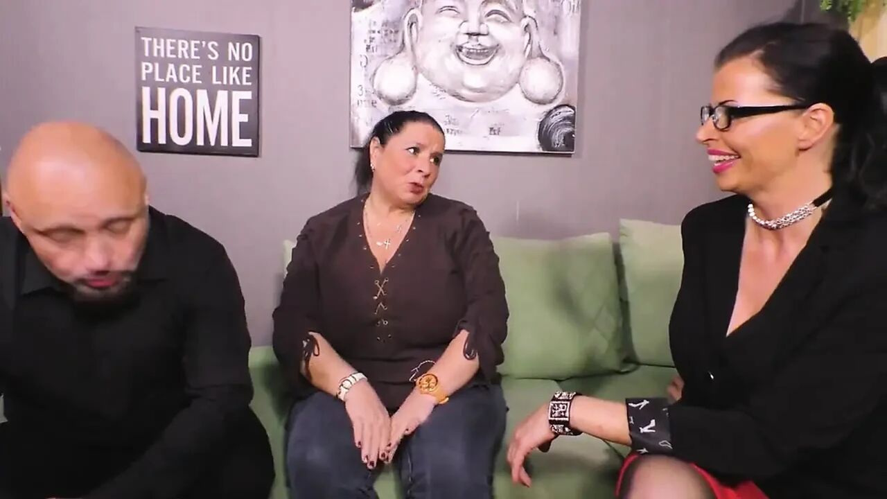 Hot sex therapist helps out couple to have good and satisfying fuck