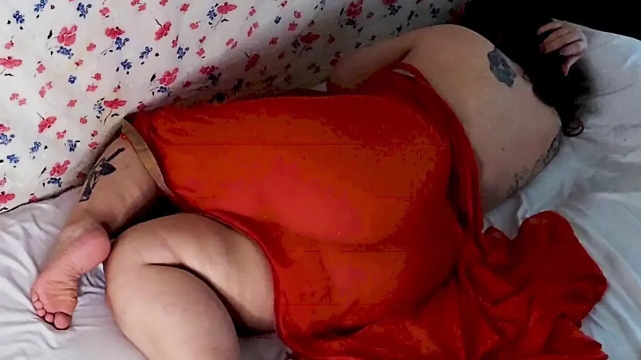 Dirty Slut married women seen with BBC in her mouth in the afternoon.