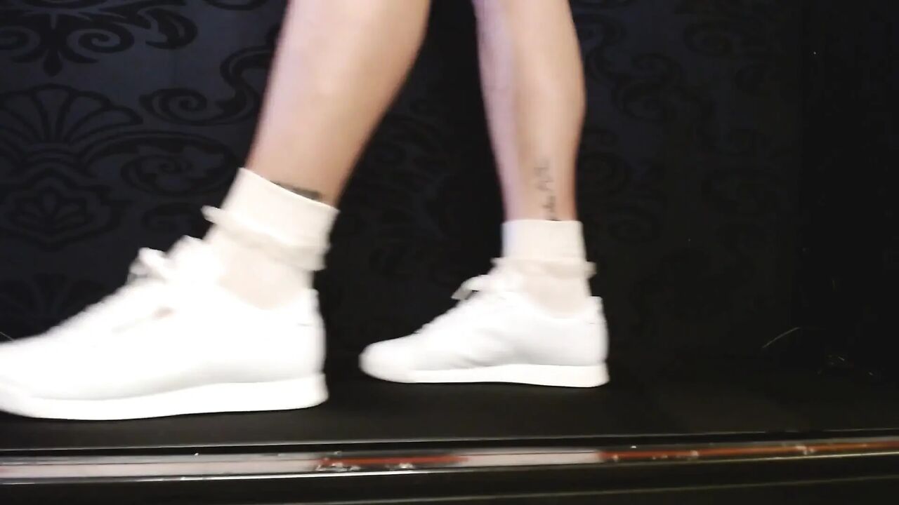 Reebok Princess Sneakers Ruffled Socks Walking