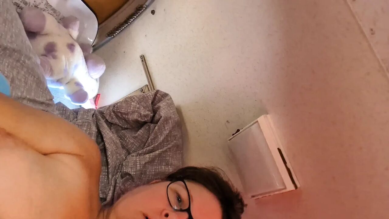Vibrating Dido Vs. MILF GILF Pussy